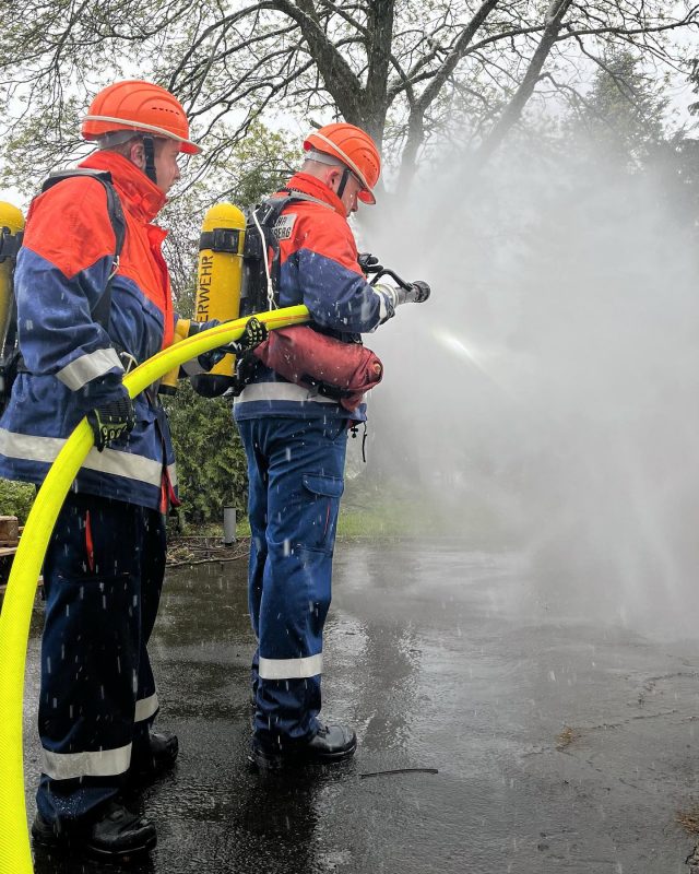 🚨Heute Abend um 19:30Uhr wird ein Beitrag über uns im @wdr in der Lokalzeit Ruhr ausgestrahlt 🚨 
Falls ihr diesen verpassen solltet, könnt ihr euch den später noch in der Mediathek nachträglich angucken

https://www1.wdr.de/mediathek/video/sendungen/lokalzeit-ruhr/video-feuer-und-flamme-fuer-die-feuerwehr-100.html

🚨🚒

#feuer #burning #firefighter #feuerwehr #fire #retterherz #mehralsnureinhobby #photooftheday #wdr #photography #photography #fotografie #instagood #canon  #water #jugendfeuerwehr #fireman #instapic #911  #alarm #retter #fireandfight #emergency #firedepartment #jf